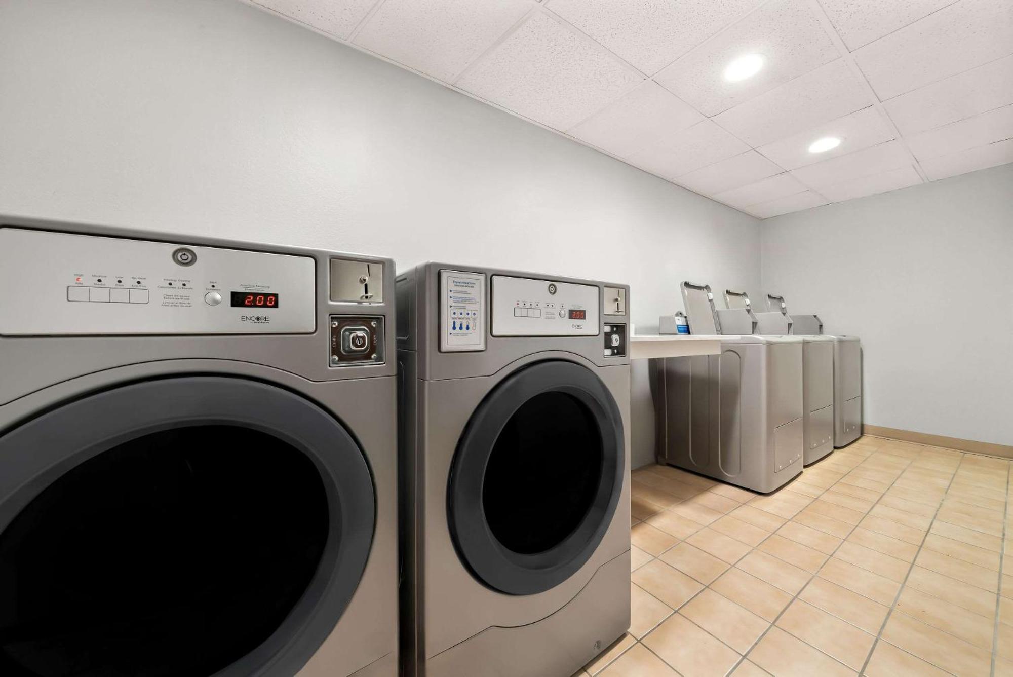 Clarion Inn & Suites And Convention Center Kearney Luaran gambar
