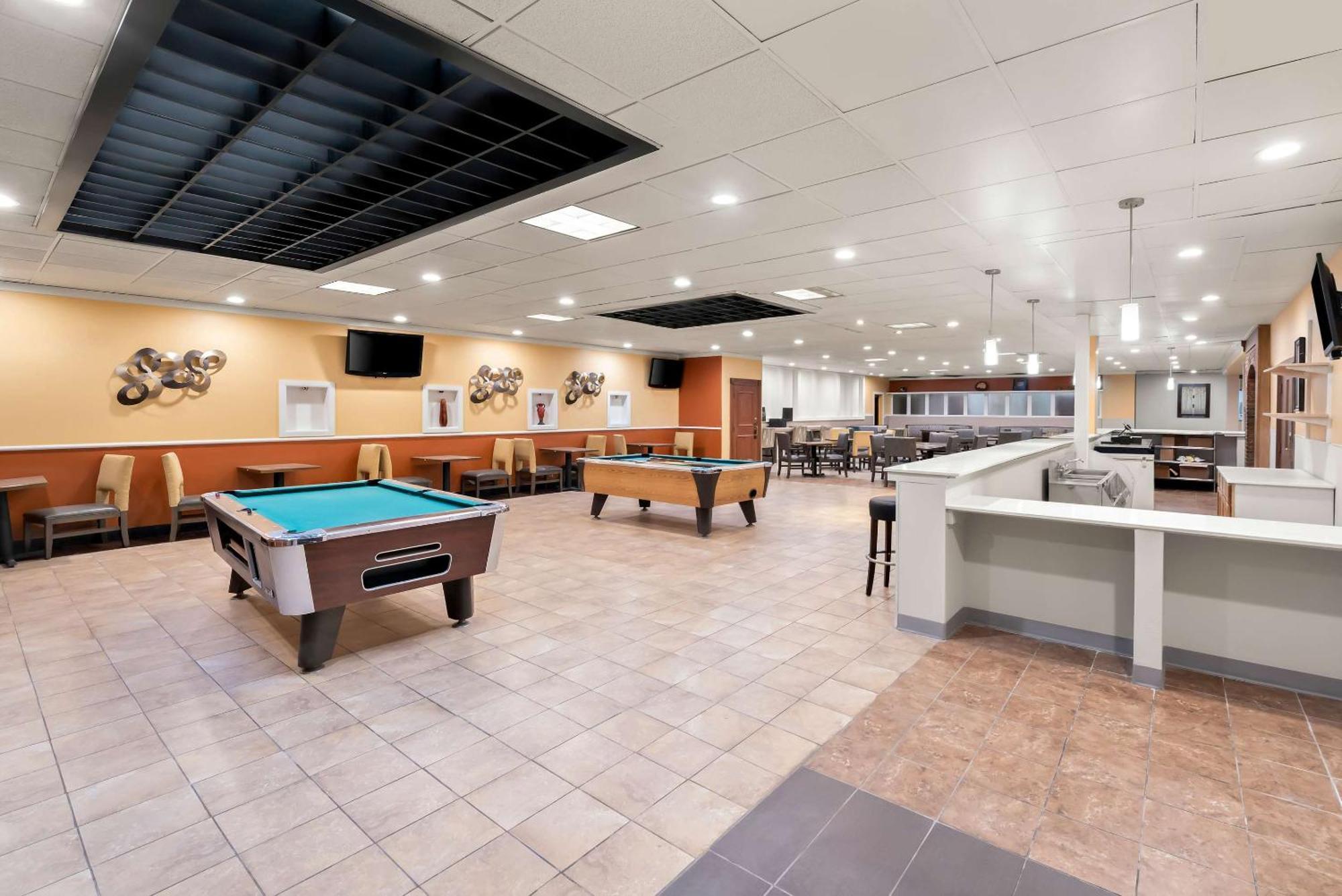 Clarion Inn & Suites And Convention Center Kearney Luaran gambar