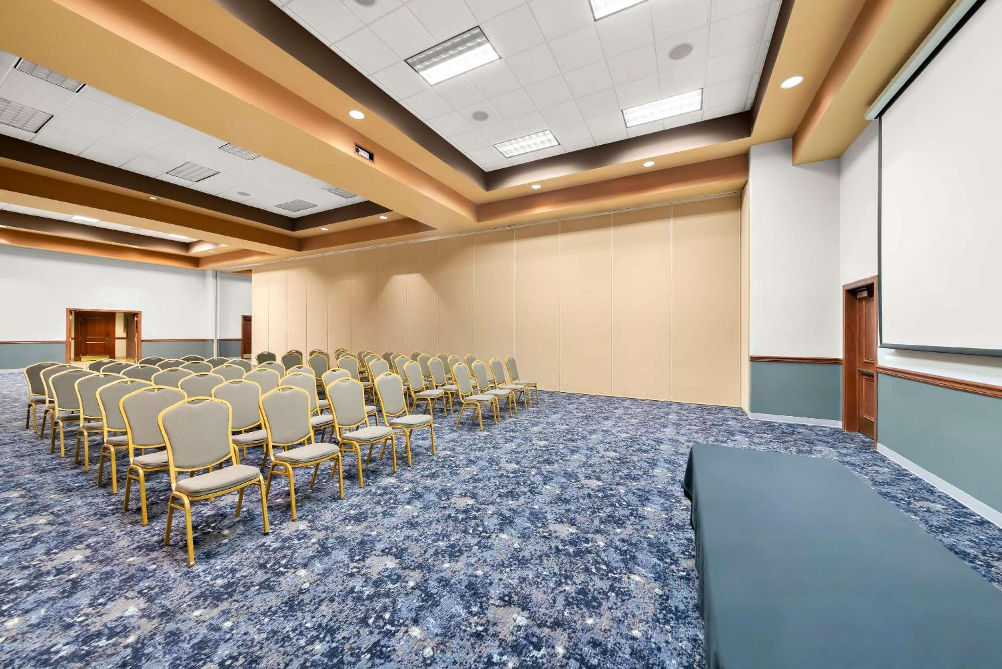 Clarion Inn & Suites And Convention Center Kearney Luaran gambar