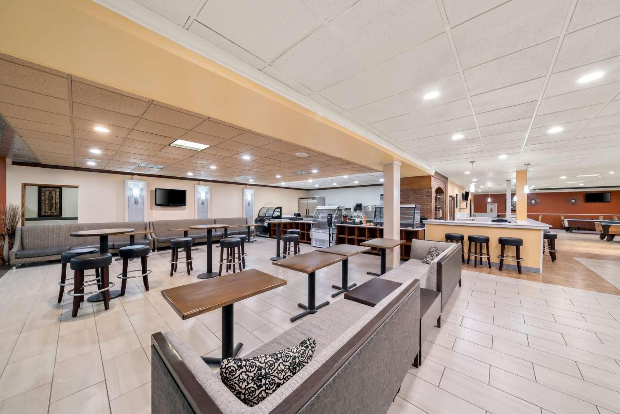 Clarion Inn & Suites And Convention Center Kearney Luaran gambar