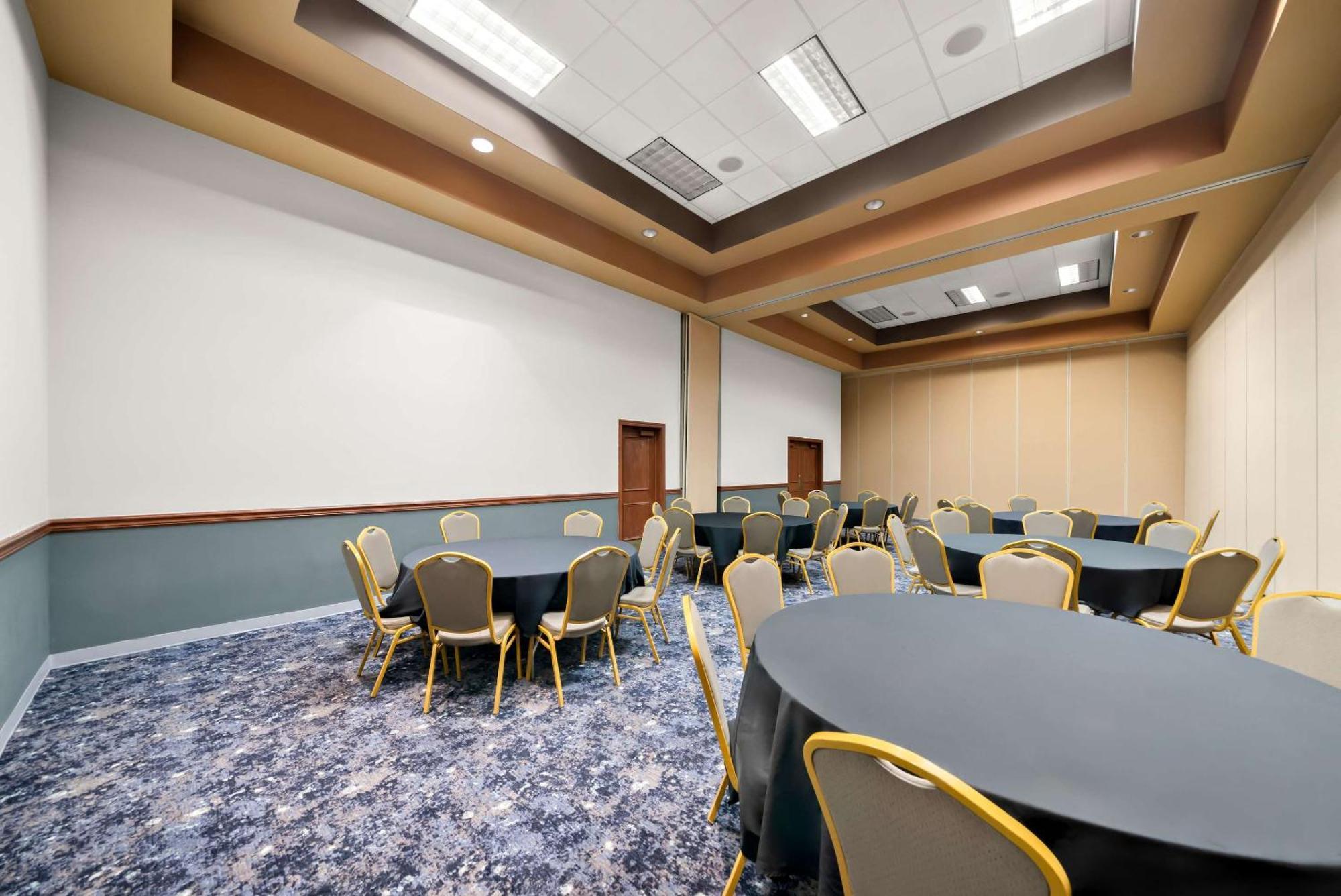 Clarion Inn & Suites And Convention Center Kearney Luaran gambar