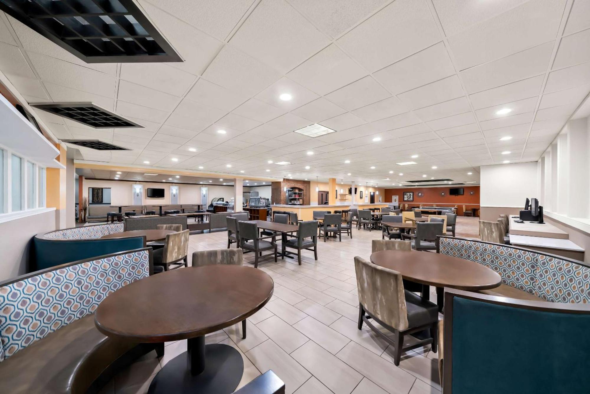 Clarion Inn & Suites And Convention Center Kearney Luaran gambar