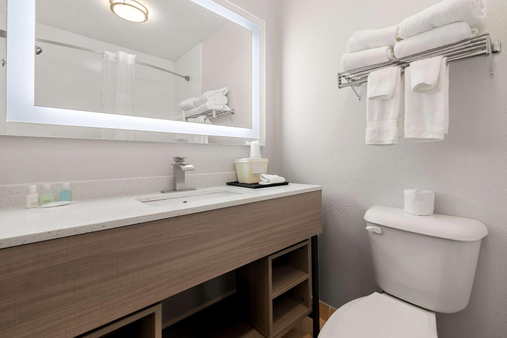 Clarion Inn & Suites And Convention Center Kearney Luaran gambar