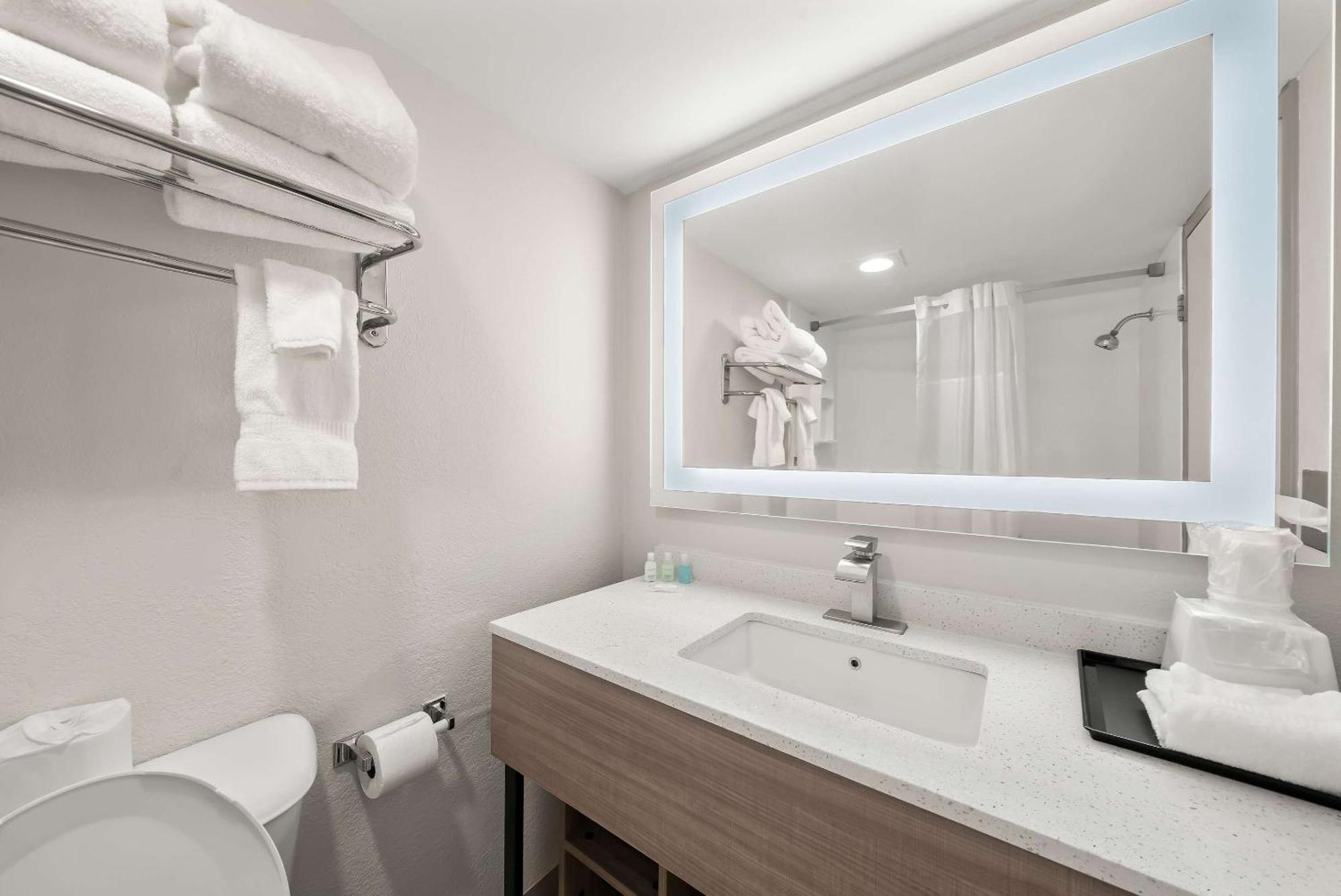Clarion Inn & Suites And Convention Center Kearney Luaran gambar