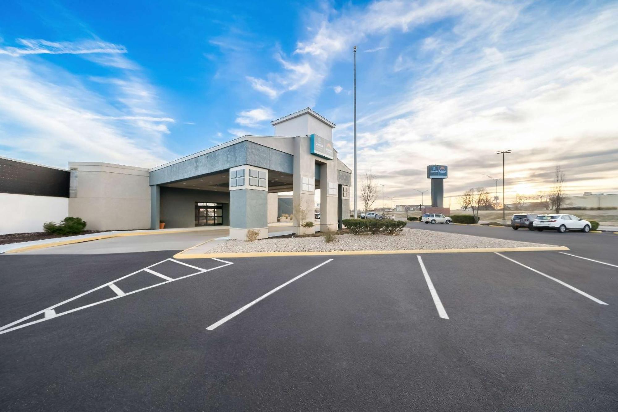 Clarion Inn & Suites And Convention Center Kearney Luaran gambar